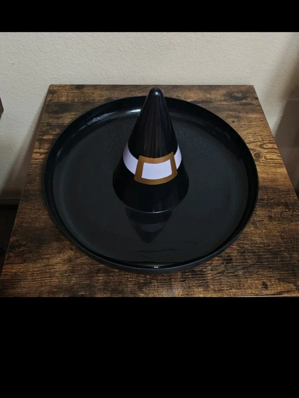 Target Bullseye's Playground Halloween Witches Hat Plastic Serveware 13 1/2